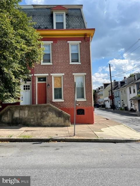 205 Calder Street Harrisburg, PA 17102 - Photo 1 of 27