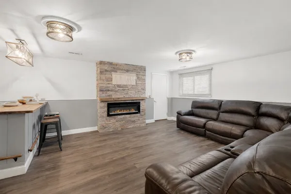 $375,000 | 543 Norman Drive, Cary, IL 60013