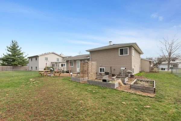 $375,000 | 543 Norman Drive, Cary, IL 60013
