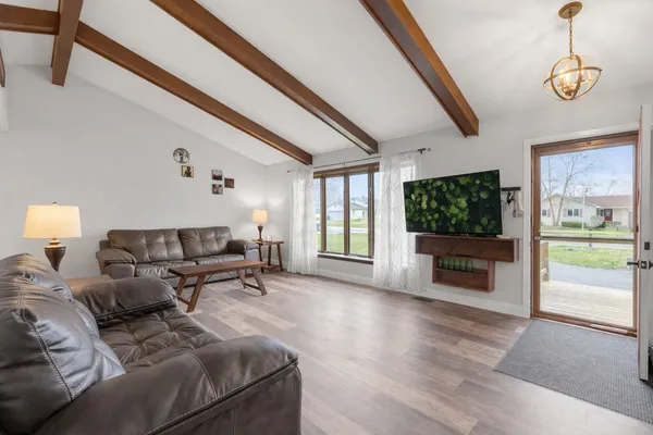 $375,000 | 543 Norman Drive, Cary, IL 60013