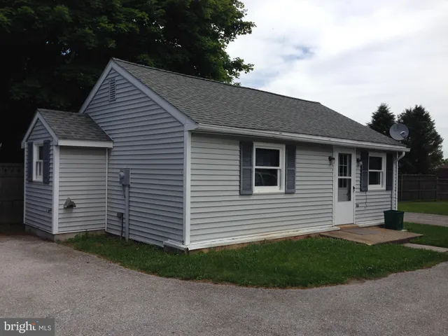$900 | 63 South Main Street, Stewartstown, PA 17363