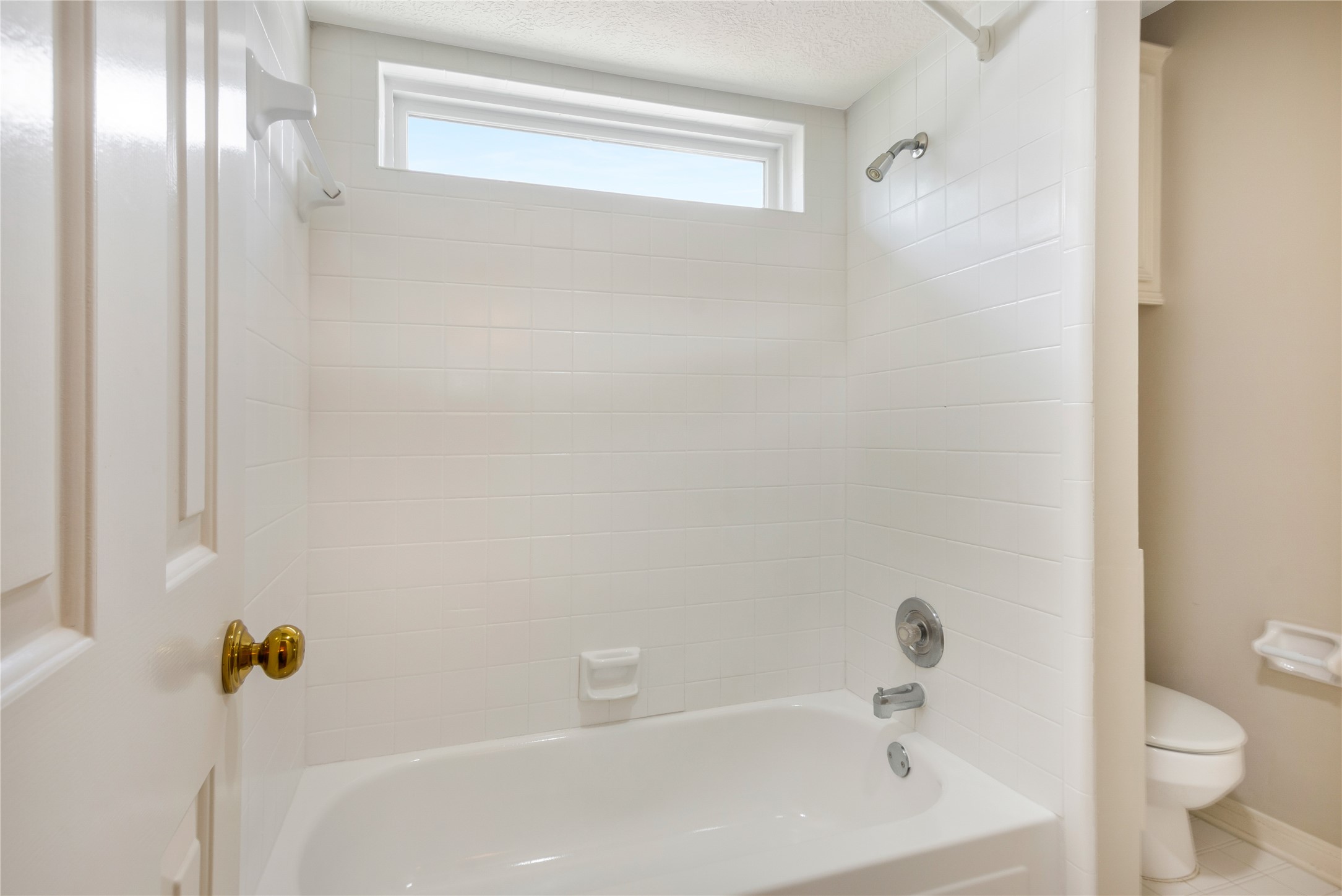 8011 Null Court Spring, TX 77379 - Photo 31 of 41 Second full bath, Jack and Jill