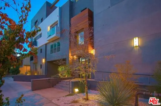 $3,250 | 11925 Kling Street, Unit 311, Valley Village, CA 91607