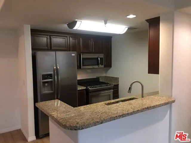 $3,250 | 11925 Kling Street, Unit 311, Valley Village, CA 91607