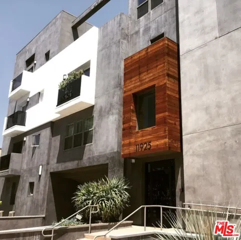 $3,250 | 11925 Kling Street, Unit 311, Valley Village, CA 91607