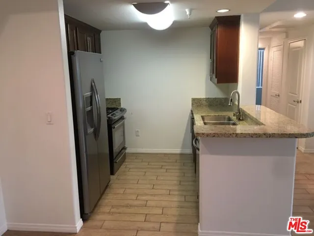 $3,250 | 11925 Kling Street, Unit 311, Valley Village, CA 91607