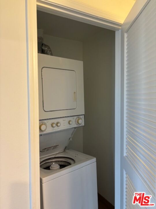 11925 Kling Street, Unit 311 Valley Village, CA 91607 - Photo 20 of 25 a utility room with dryer and washer