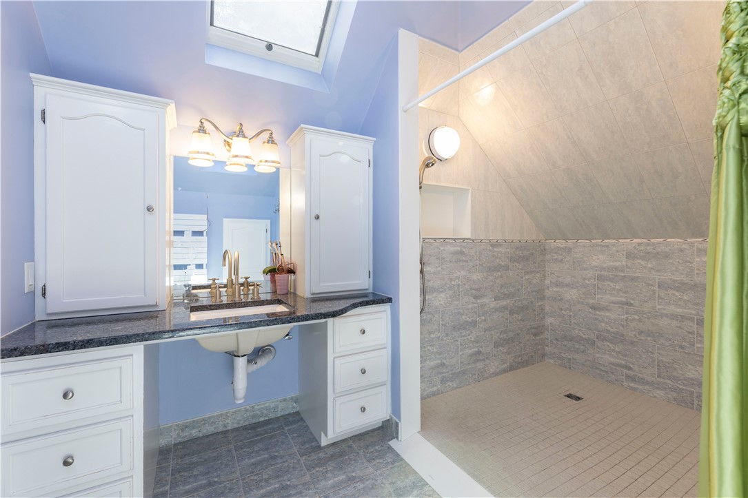 383 Ocean Road Narragansett, RI 02882 - Photo 29 of 46 2nd Floor Bath