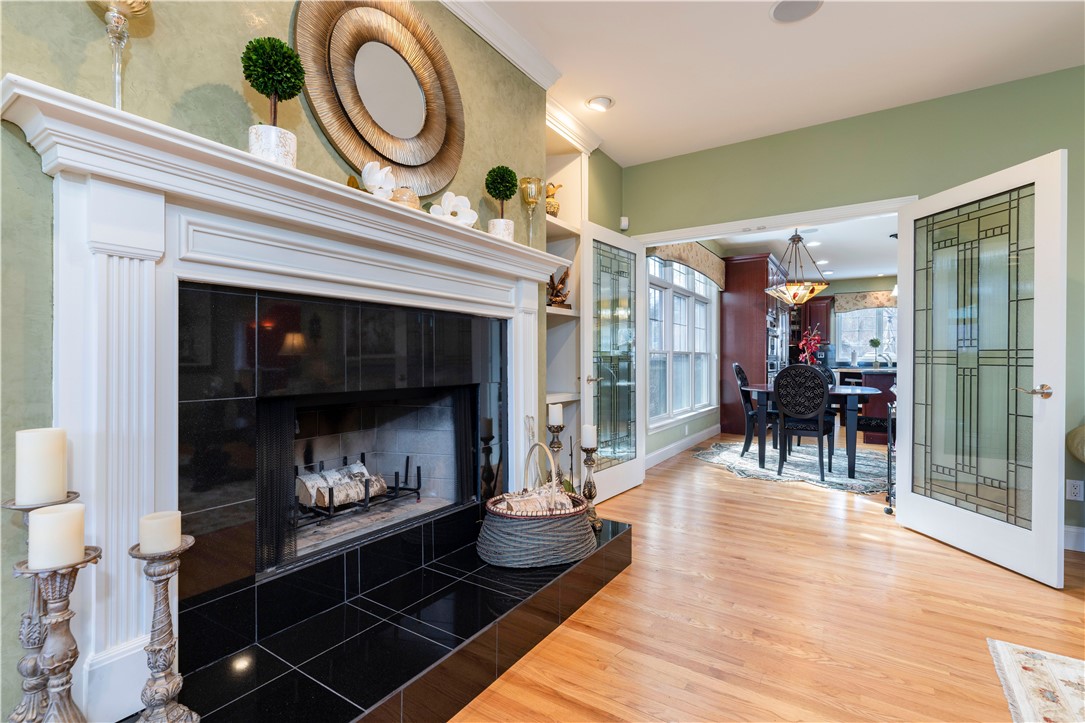 383 Ocean Road Narragansett, RI 02882 - Photo 8 of 46 Living Room