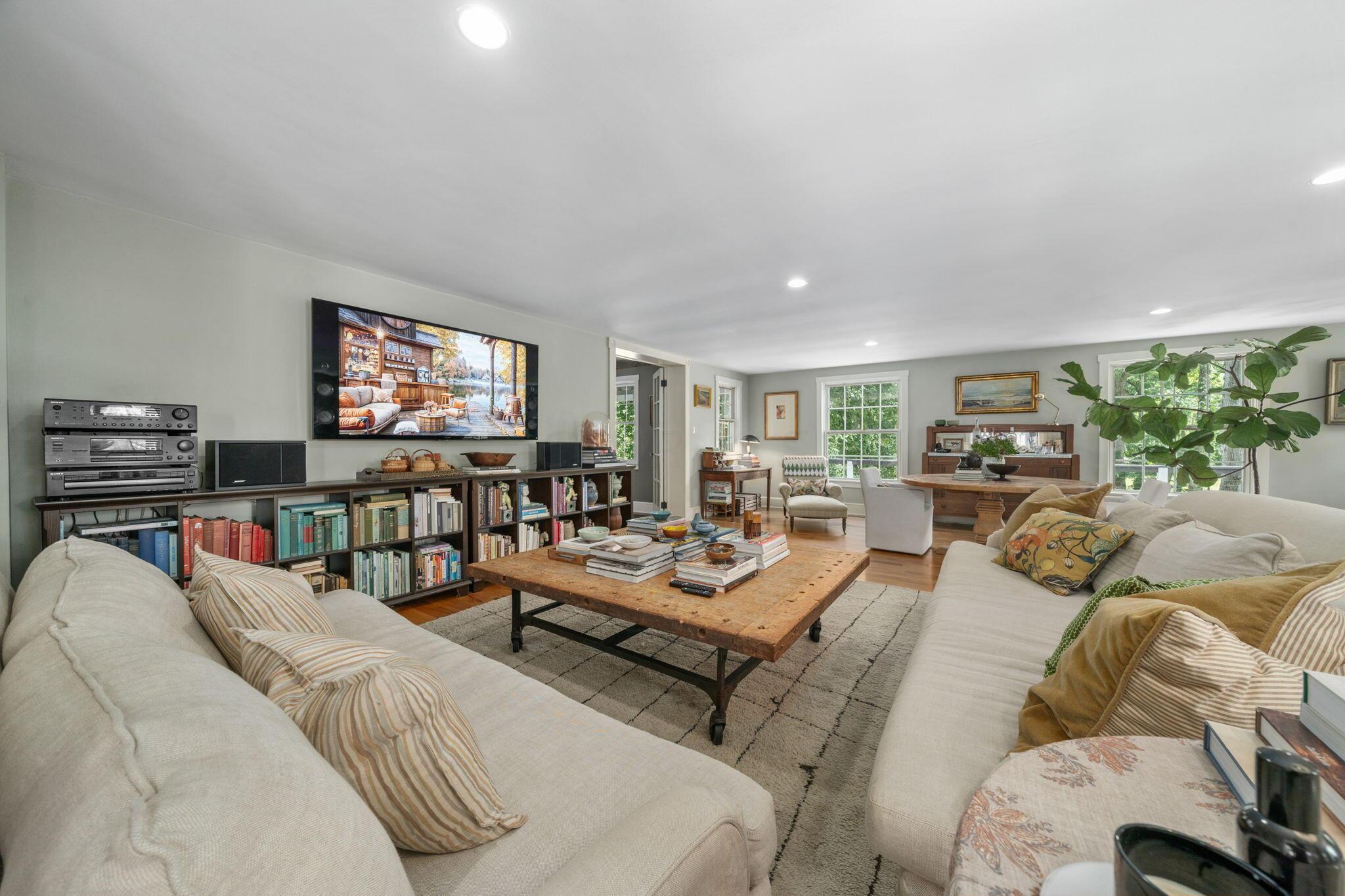 4356 Hawk Road Mechanicsburg, OH 43044 - Photo 20 of 115 Living room