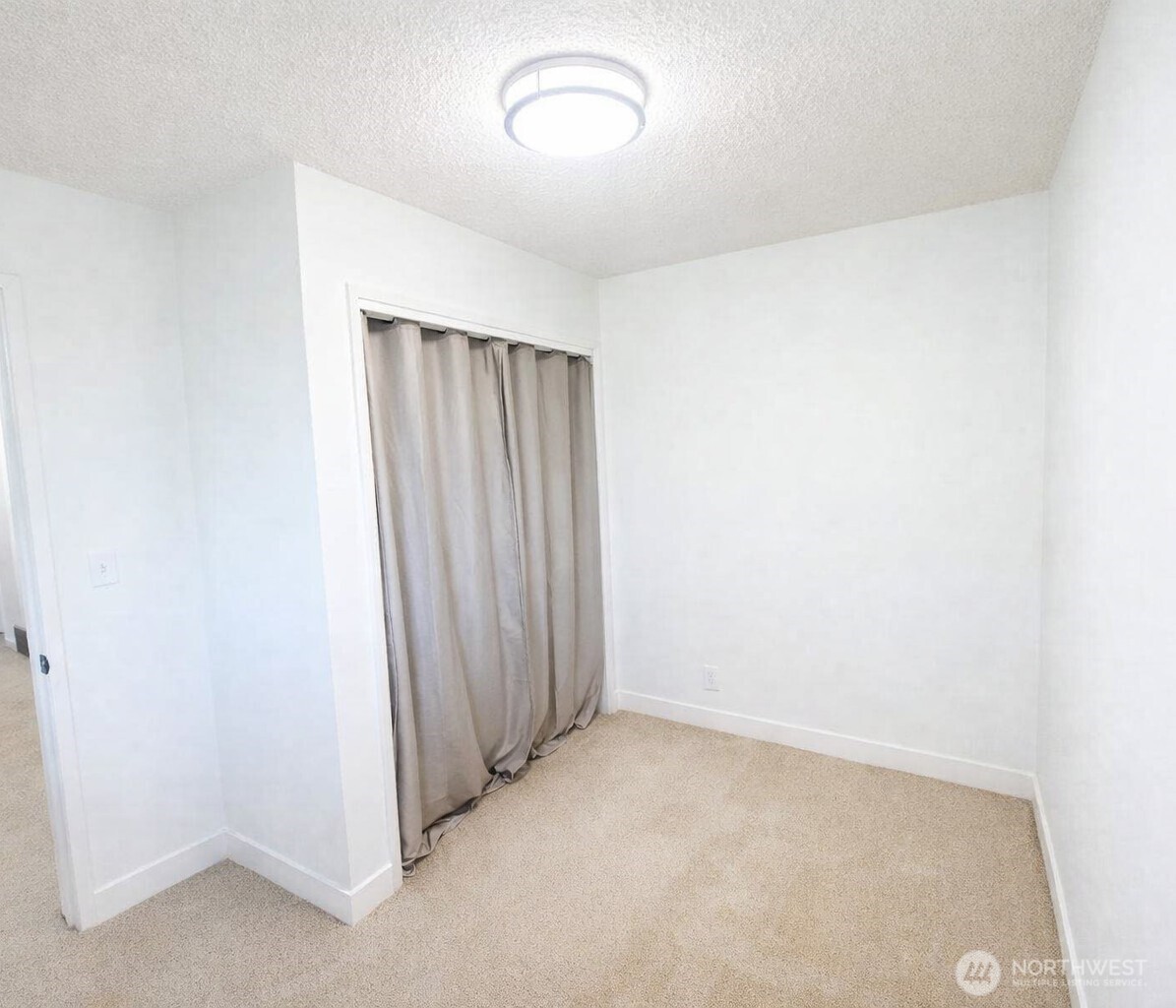 936 North 101st Street Seattle, WA 98133 - Photo 13 of 26
