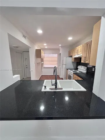 $1,900 | 430 Commodore Drive, Unit 104, Plantation, FL 33325