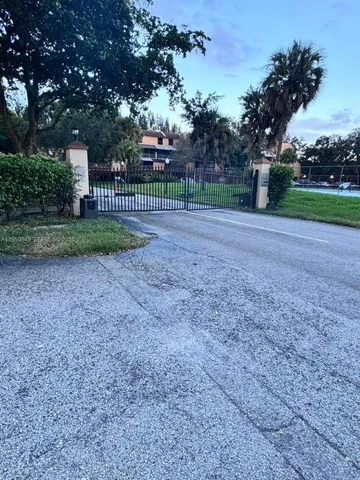 $1,900 | 430 Commodore Drive, Unit 104, Plantation, FL 33325