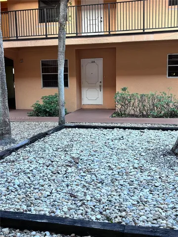 $1,900 | 430 Commodore Drive, Unit 104, Plantation, FL 33325