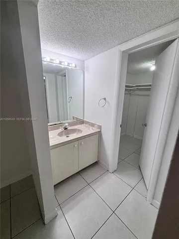 $1,900 | 430 Commodore Drive, Unit 104, Plantation, FL 33325