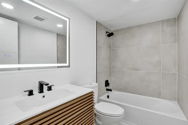 $1,700 | 199 East McNab Road, Unit 107, Pompano Beach, FL 33060