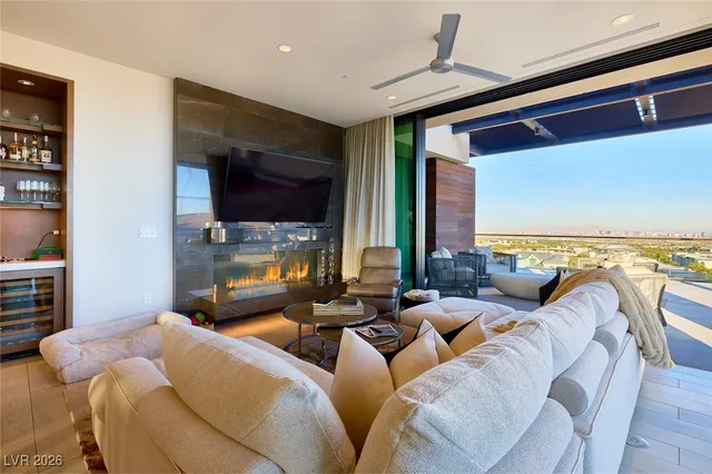 $13,500,000 | 11665 Smt Clb Drive, Unit 306, Las Vegas, NV 89135