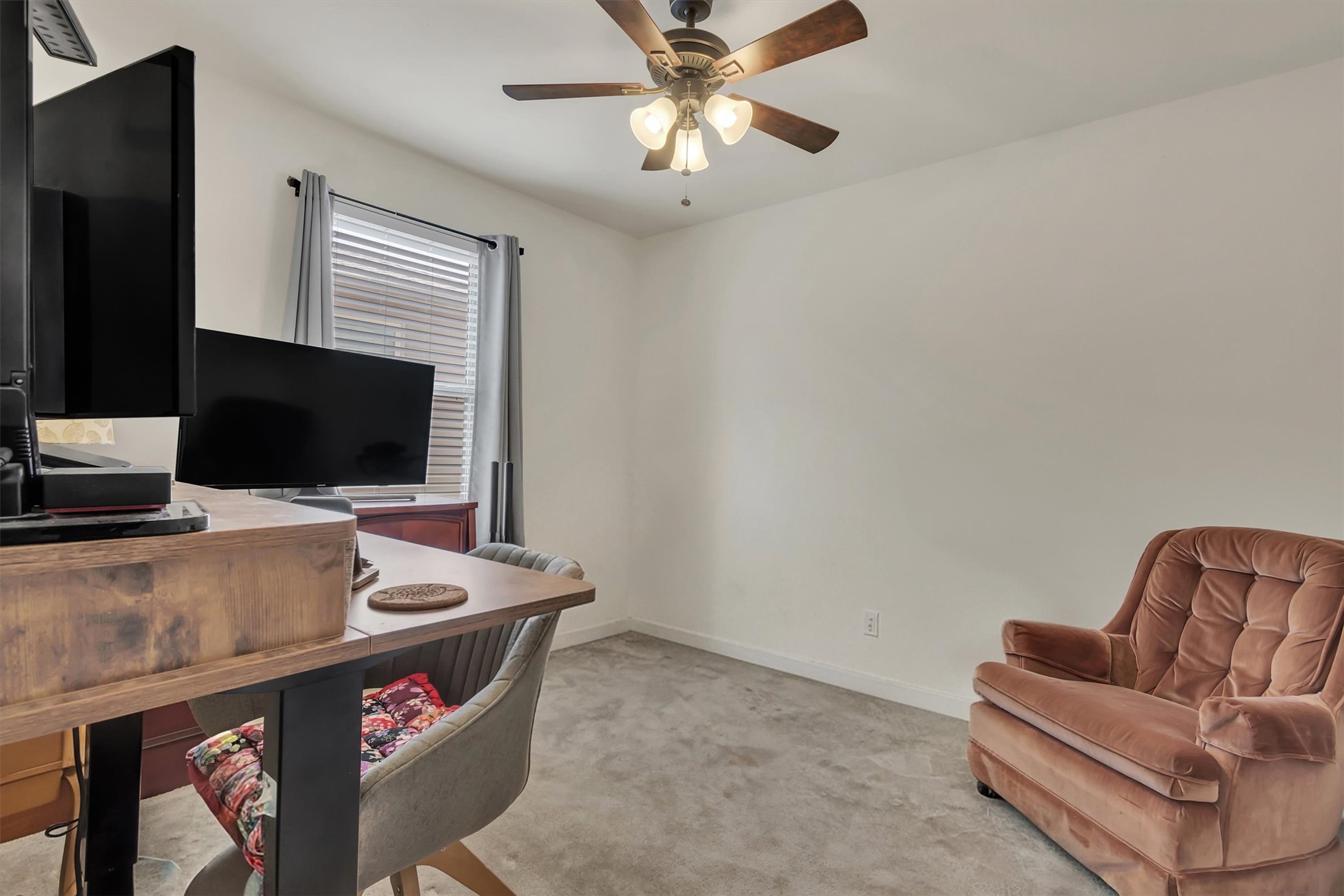 11701 Jackson Falls Way Manor, TX 78653 - Photo 20 of 40 A quiet office space offers a productive environment, complete with soft gray carpet.