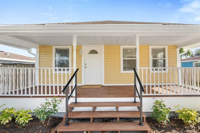 $299,900 | 1216 26th Avenue West, Palmetto, FL 34221