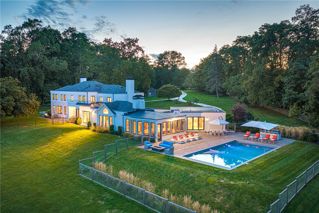 165 Poppasquash Road Bristol, RI 02809 - Photo 4 of 50 Gallery Image 4