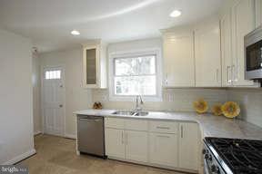 917 Weatherbee Road Baltimore, MD 21286 - Photo 14 of 24 Kitchen
