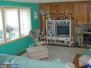 689 Cherry Tree Road Aston, PA 19014 - Photo 2 of 6 Gallery Image 2