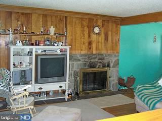 689 Cherry Tree Road Aston, PA 19014 - Photo 3 of 6 Gallery Image 3
