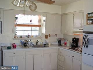 689 Cherry Tree Road Aston, PA 19014 - Photo 4 of 6 Gallery Image 4