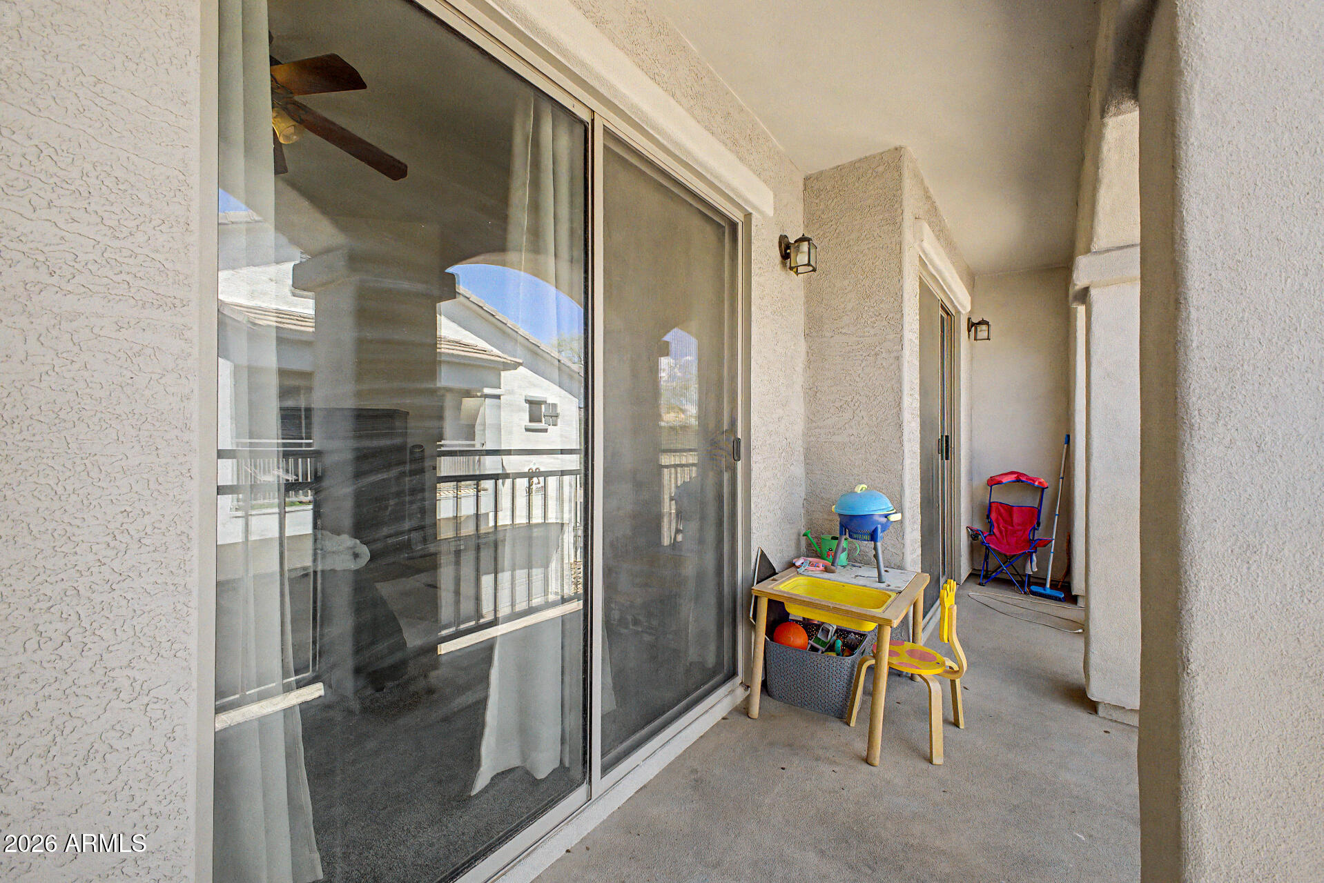 2150 East Bell Road, Unit 1089 Phoenix, AZ 85022 - Photo 16 of 20 a room with table and chairs