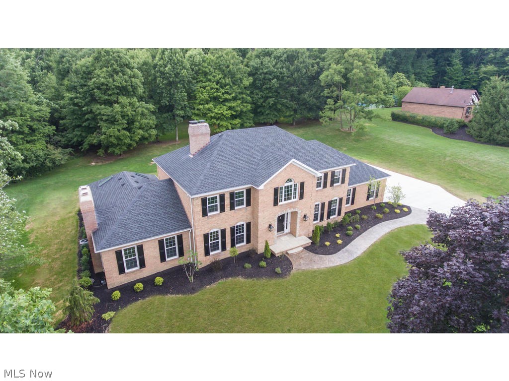 4825 Pin Oak Road Akron, OH 44333 - Photo 3 of 35