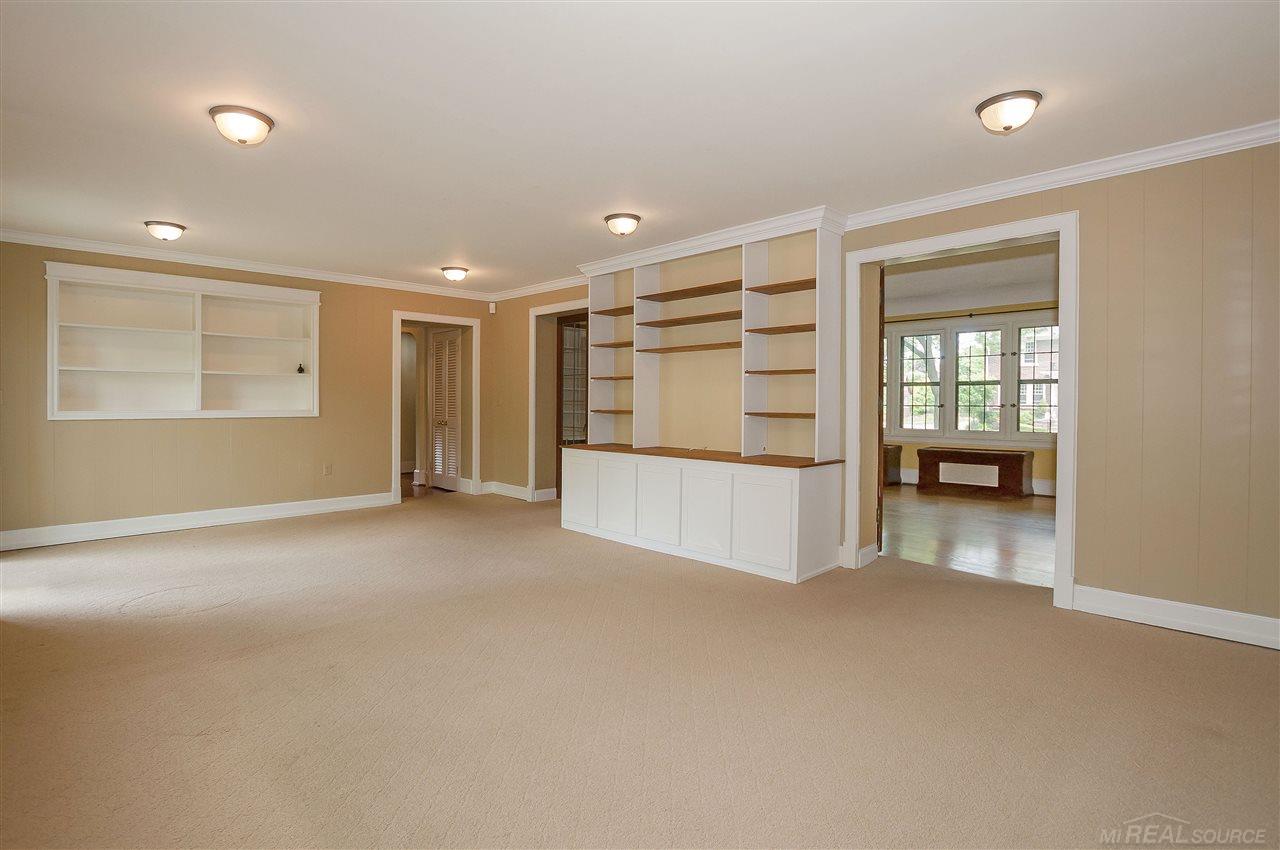 1387 Bishop Road Grosse Pointe, MI 48230 - Photo 9 of 40 31351789-8.JPG