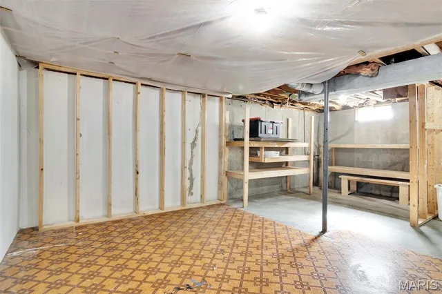 $218,000 | 180 Keeven Drive, Highland, IL 62249