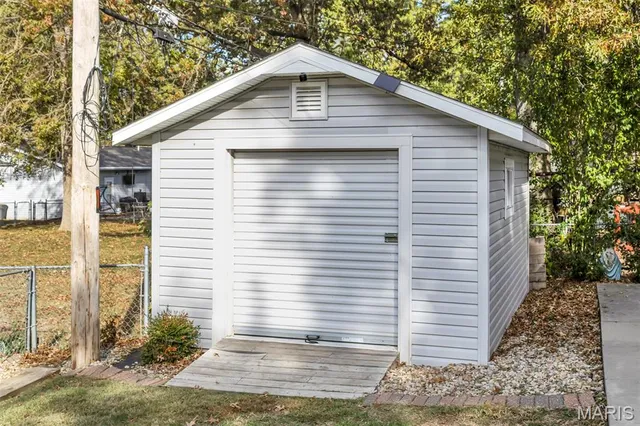 $218,000 | 180 Keeven Drive, Highland, IL 62249