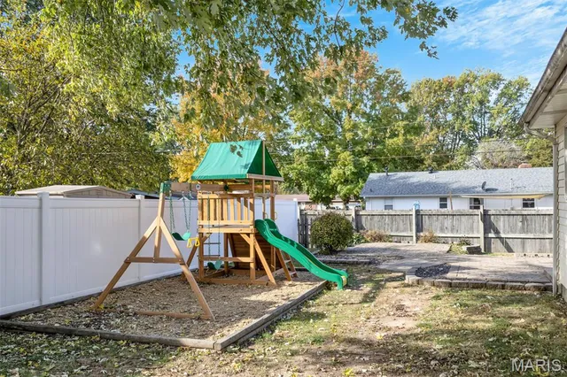 $218,000 | 180 Keeven Drive, Highland, IL 62249