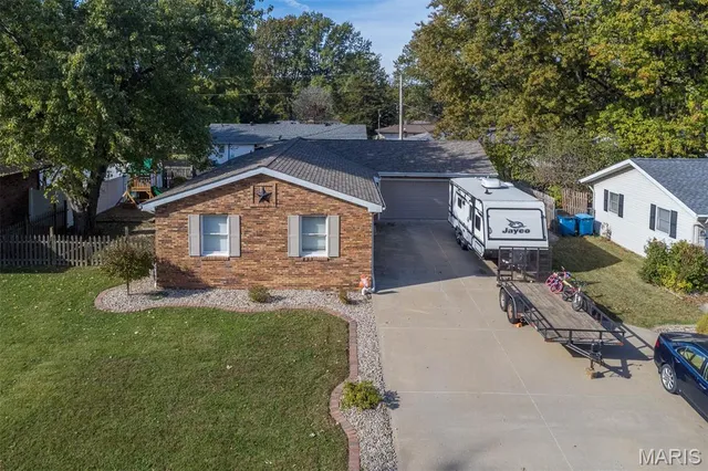 $218,000 | 180 Keeven Drive, Highland, IL 62249