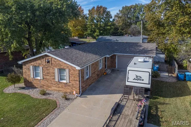 $218,000 | 180 Keeven Drive, Highland, IL 62249