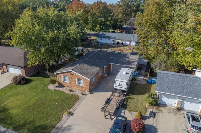 $218,000 | 180 Keeven Drive, Highland, IL 62249