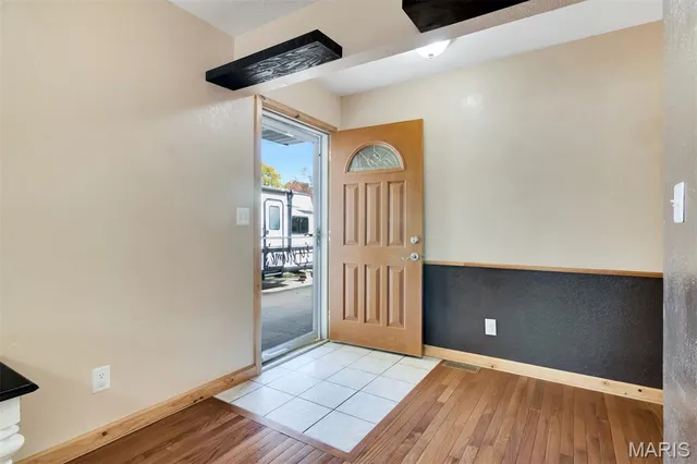 $218,000 | 180 Keeven Drive, Highland, IL 62249