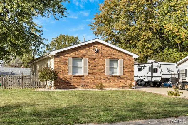 $218,000 | 180 Keeven Drive, Highland, IL 62249