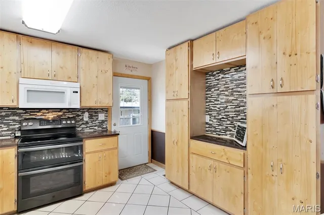 $218,000 | 180 Keeven Drive, Highland, IL 62249