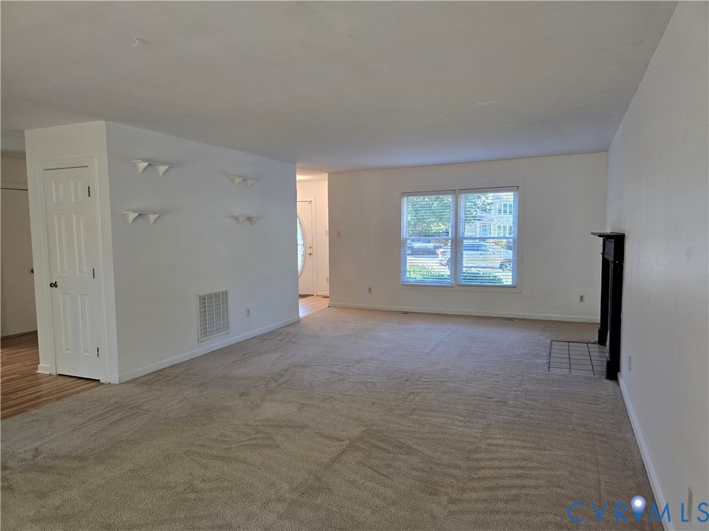 5716 Saddle Hill Drive Midlothian, VA 23112 - Photo 5 of 26 an empty room with windows and closet