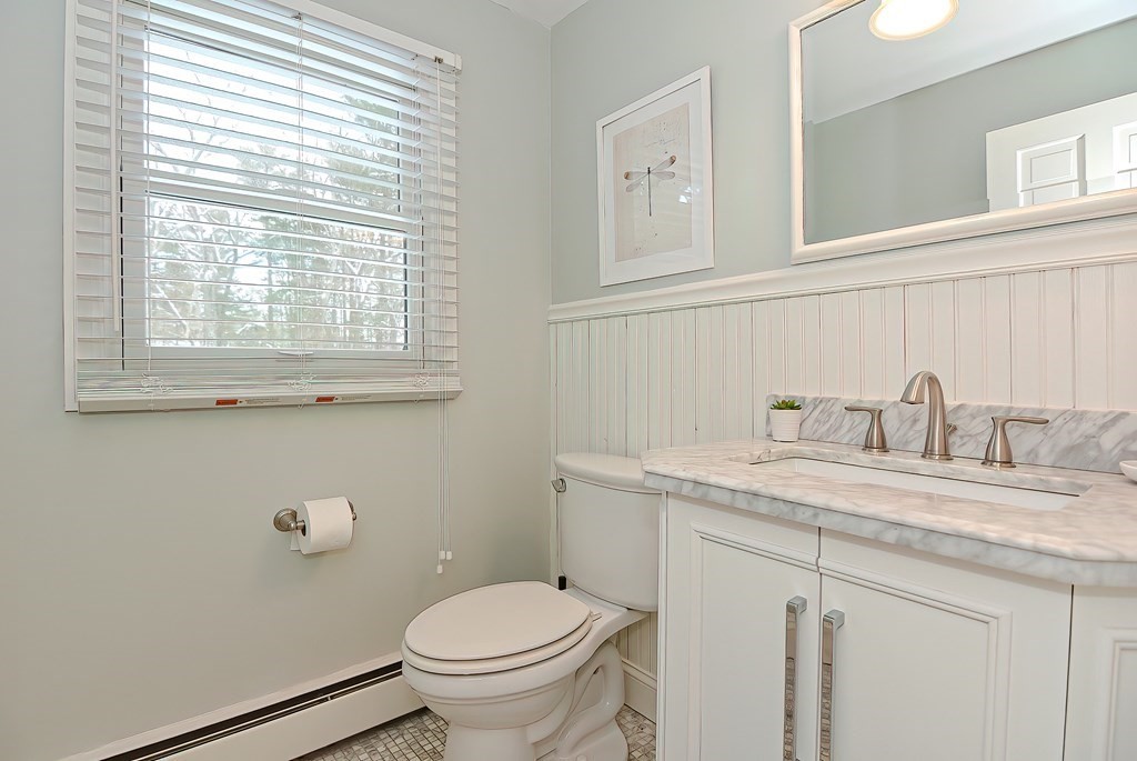 11 Robin Road Norfolk, MA 02056 - Photo 17 of 42 Gallery Image 17