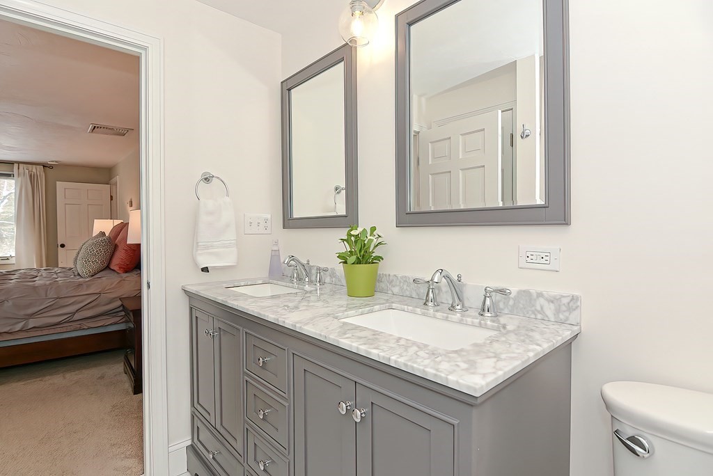 11 Robin Road Norfolk, MA 02056 - Photo 23 of 42 Gallery Image 23