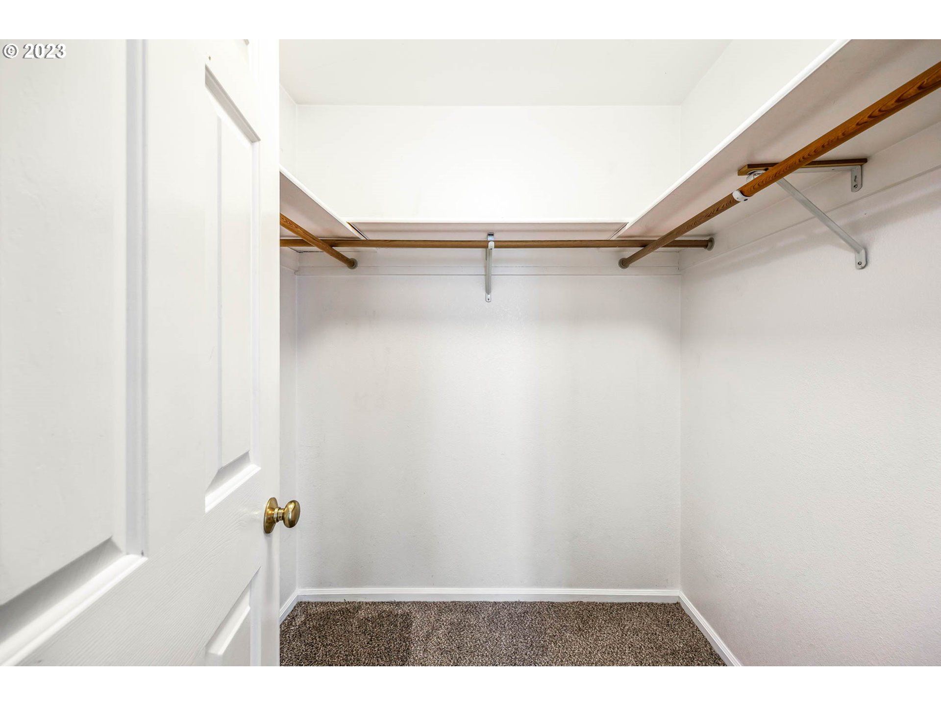 789 South 69th Street Springfield, OR 97478 - Photo 15 of 46 a view of closet
