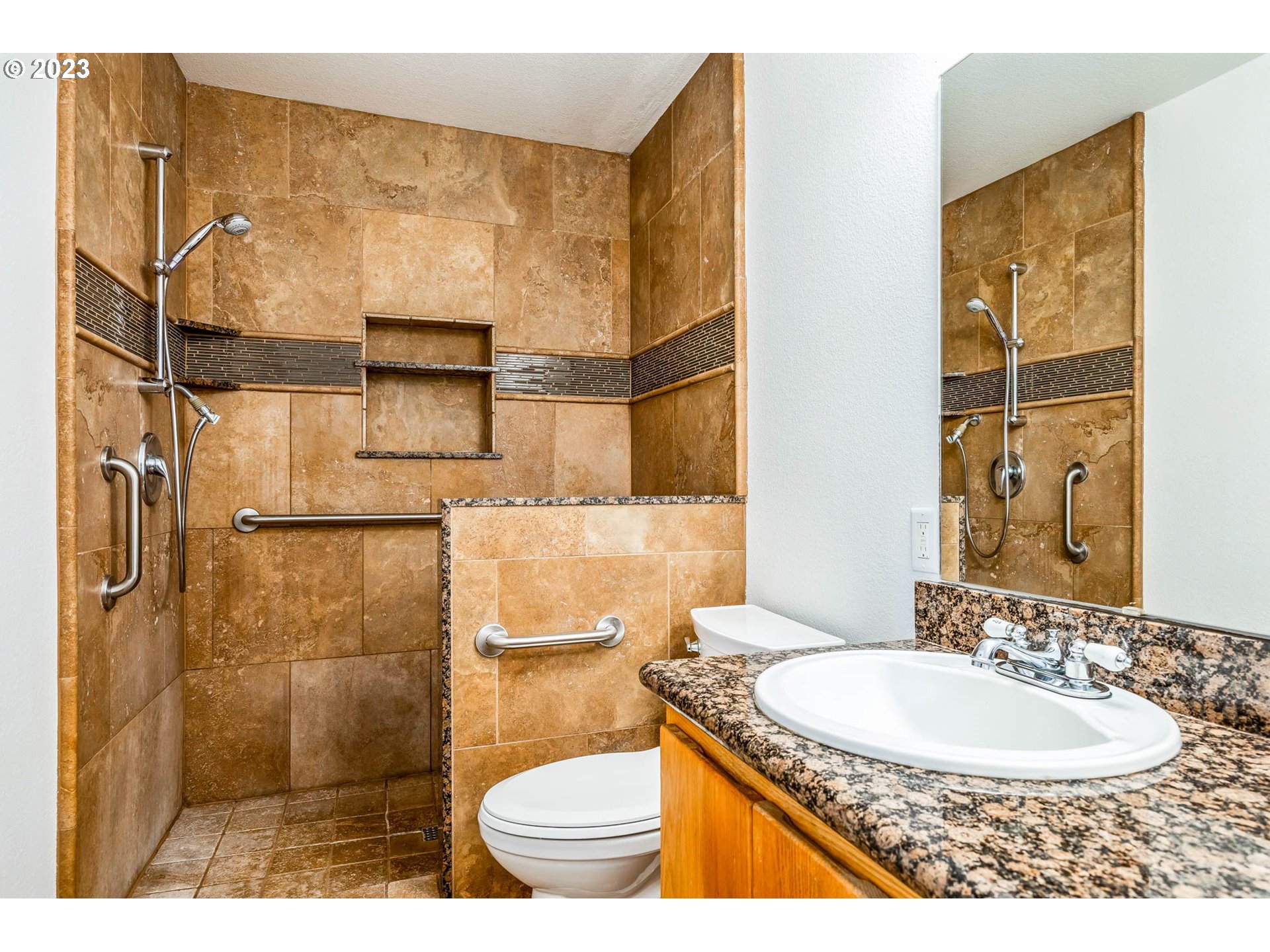 789 South 69th Street Springfield, OR 97478 - Photo 19 of 46 a bathroom with a sink toilet and shower