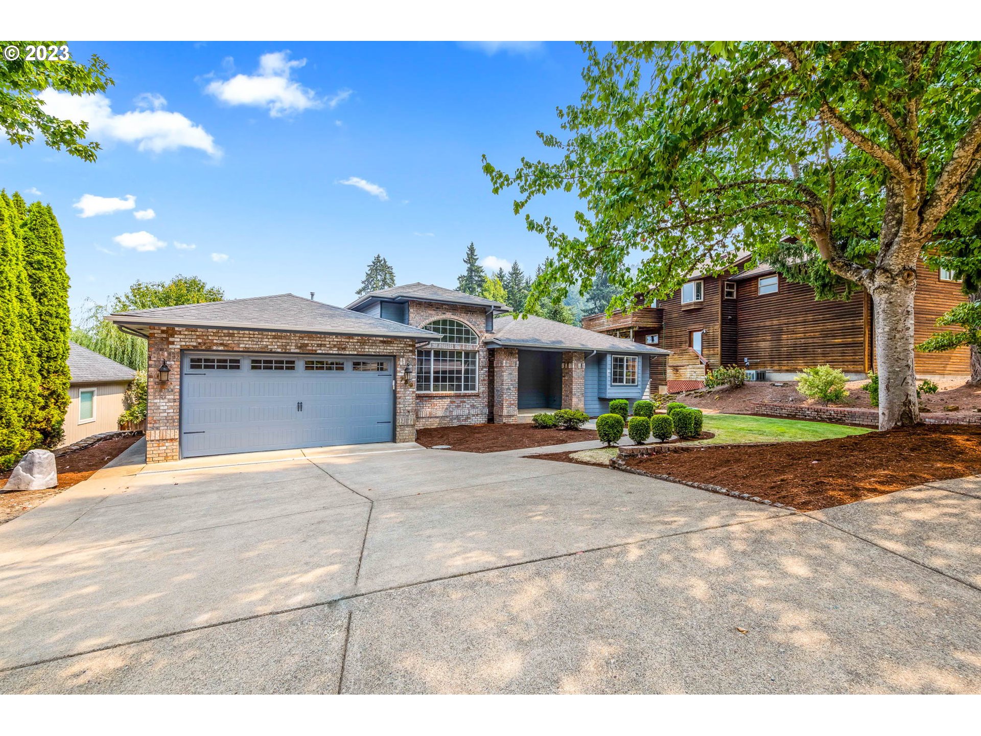 789 South 69th Street Springfield, OR 97478 - Photo 2 of 46 a view of a house with a patio and a yard