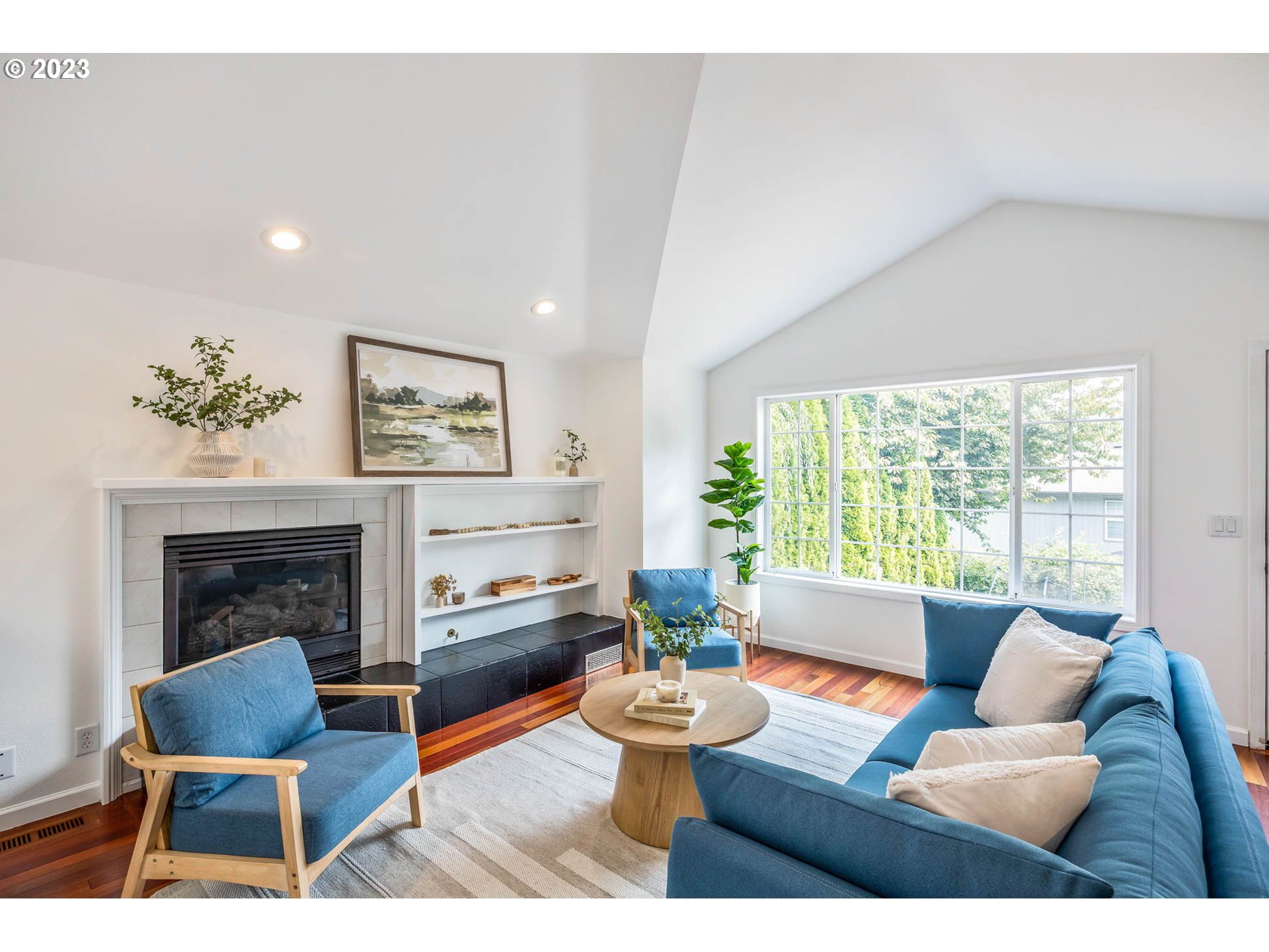 789 South 69th Street Springfield, OR 97478 - Photo 29 of 46 a living room with furniture and a fireplace