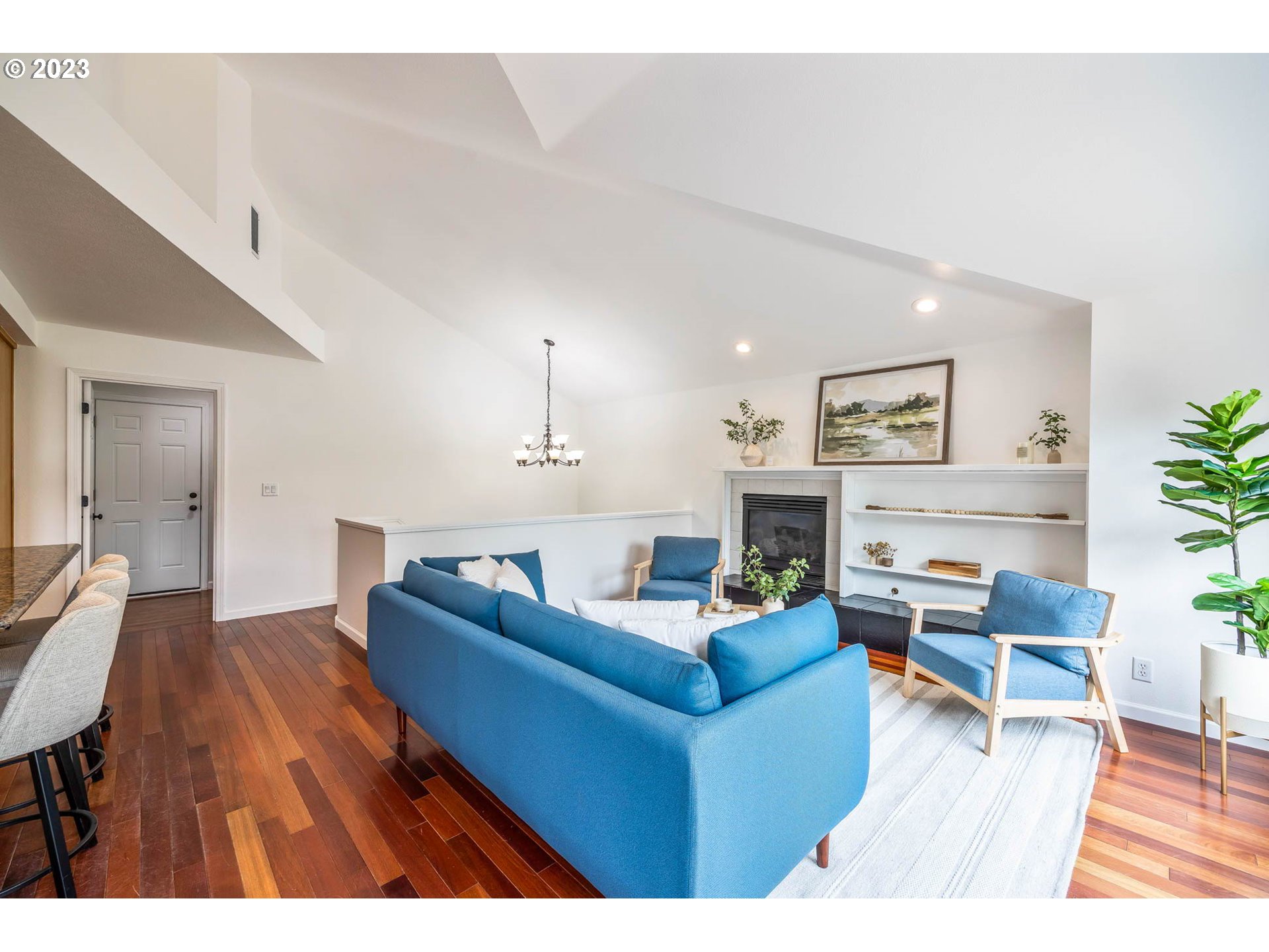 789 South 69th Street Springfield, OR 97478 - Photo 31 of 46 a living room with furniture and a wooden floor