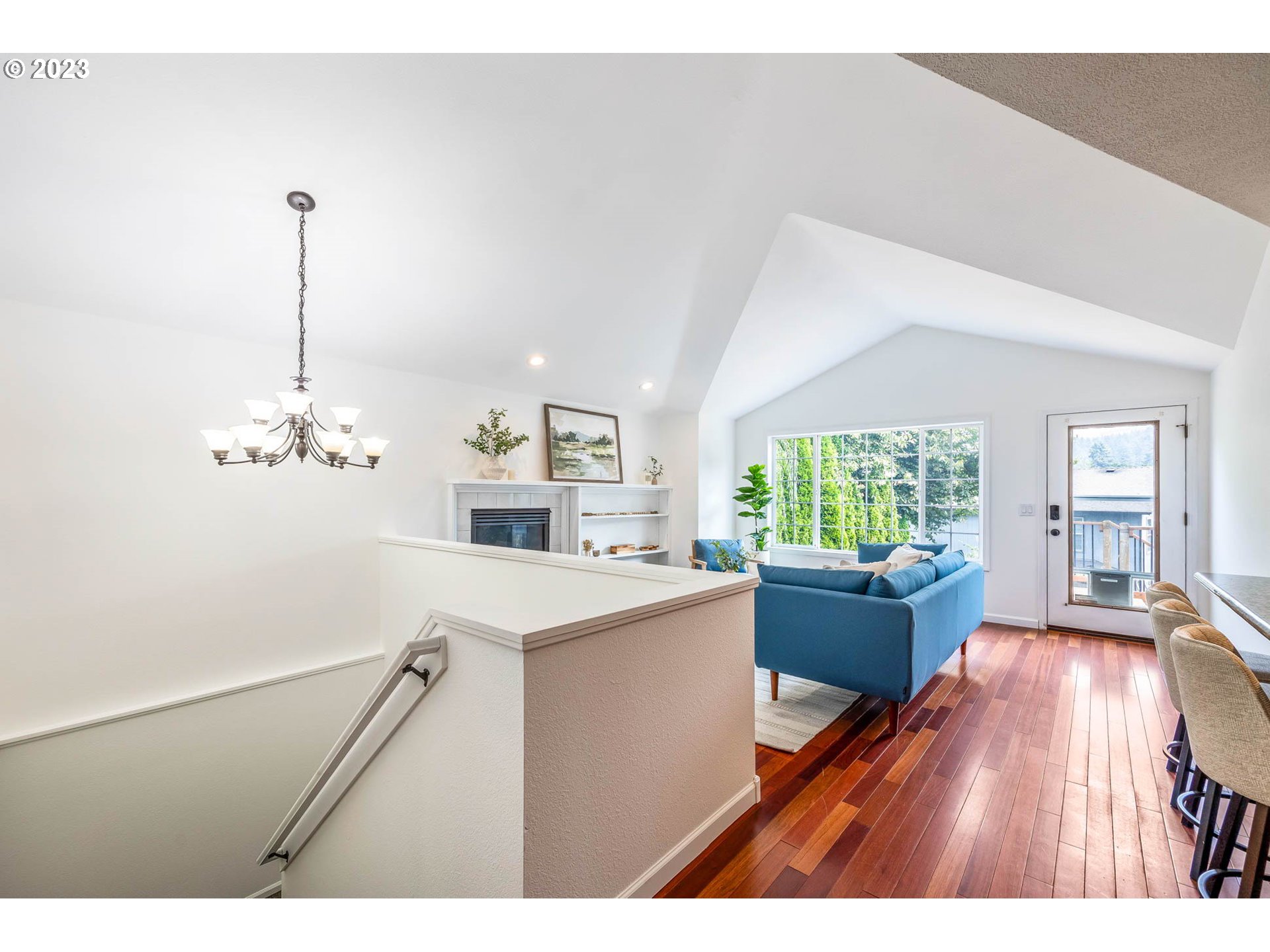 789 South 69th Street Springfield, OR 97478 - Photo 35 of 46 a very nice looking room with a large window