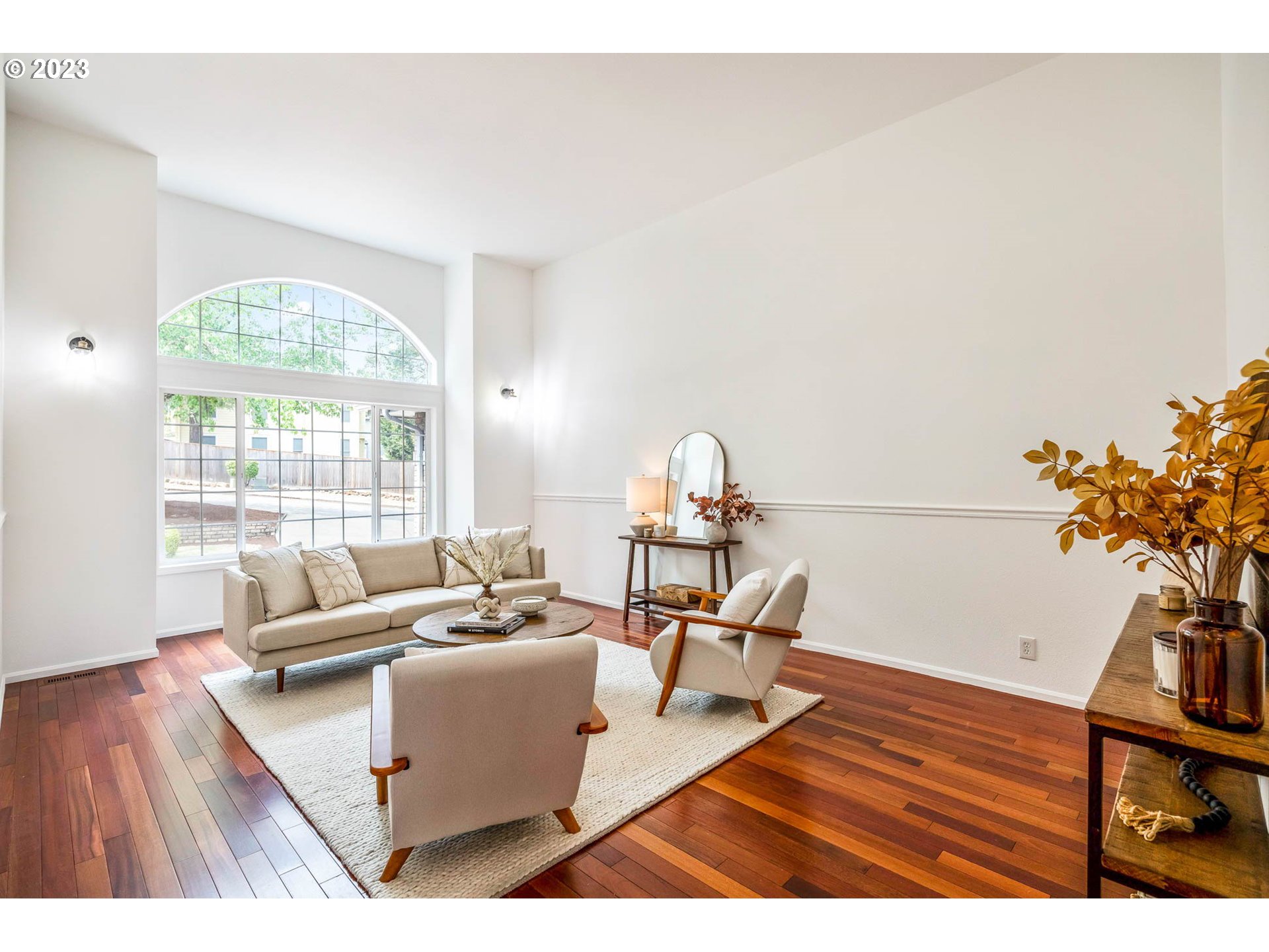 789 South 69th Street Springfield, OR 97478 - Photo 4 of 46 a living room with furniture and a large window